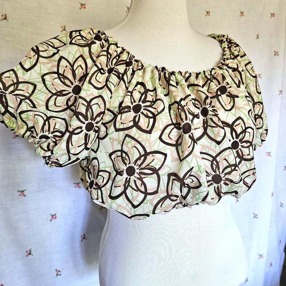 Size L Cropped Peasant Blouse Green Floral NWT